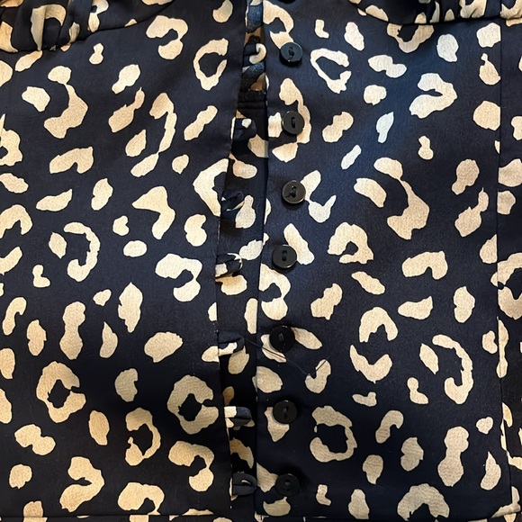Leopard button up silk Lulus brand size S - Picture 3 of 7
